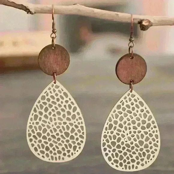 Cute wooden earrings - Picture 2 of 2
